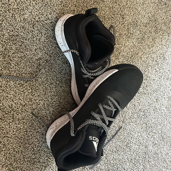 Adidas basketball shoe - Picture 6 of 6